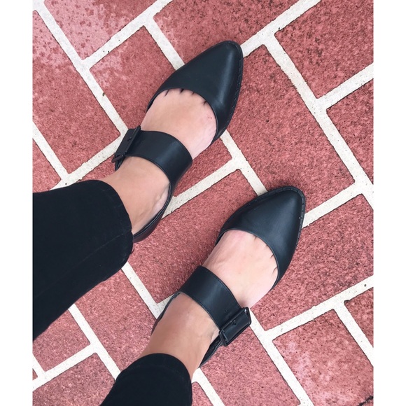 Kenneth Cole Reaction Shoes - Kenneth Cole black pointed flats with buckle strap